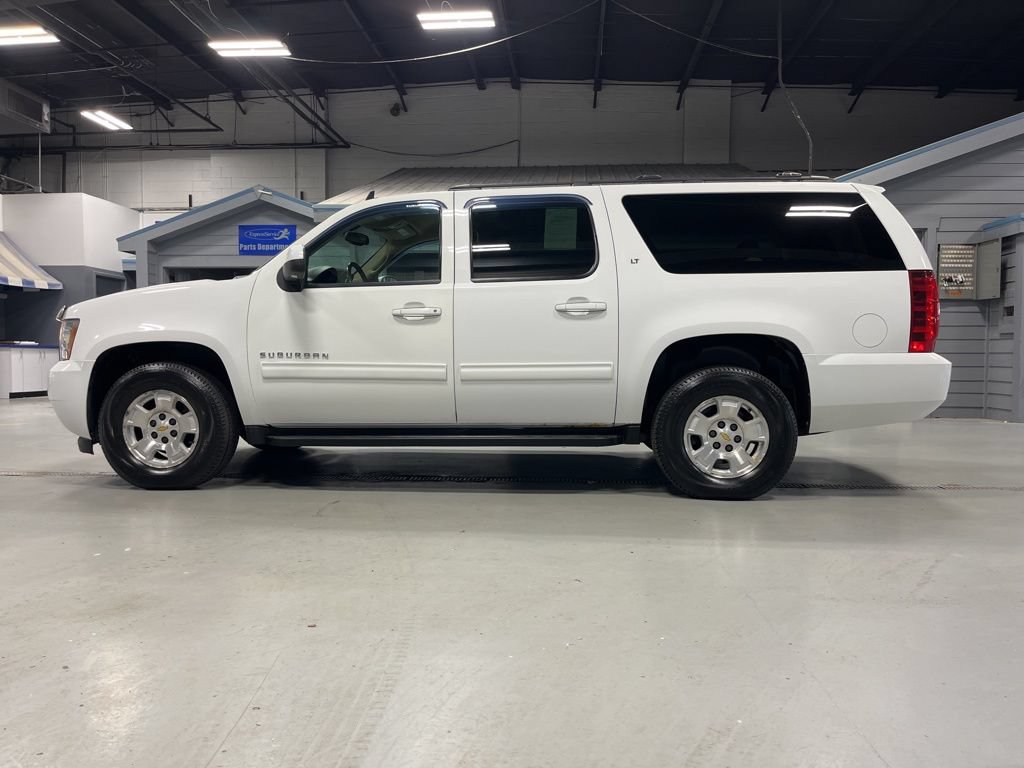 Used 2012 Chevrolet Suburban LT w/ Luxury Package AWD/4WD image 4