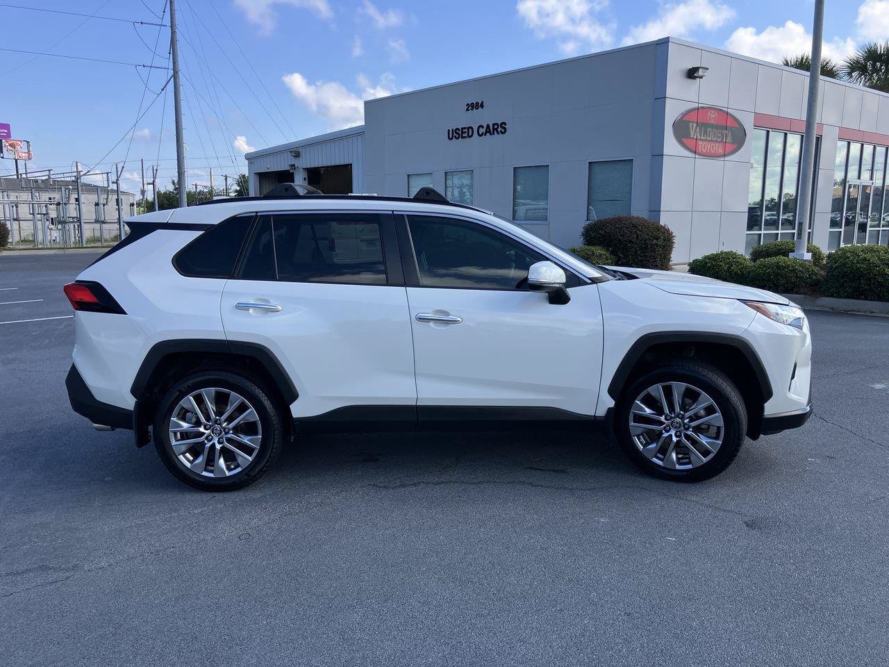 Used 2022 Toyota RAV4 XLE Premium AWD/4WD image 6