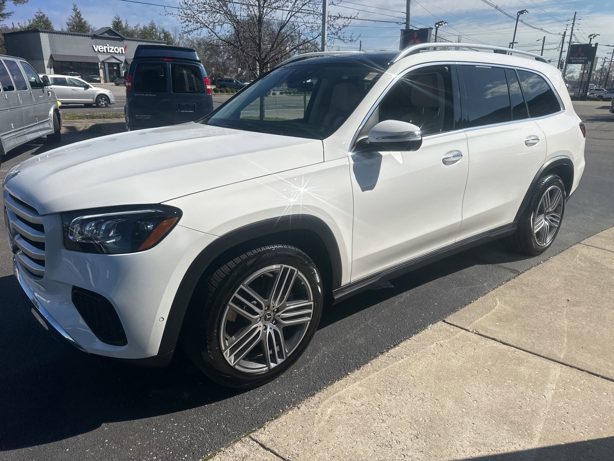 Used 2024 Mercedes-Benz GLS 450 4MATIC image 6