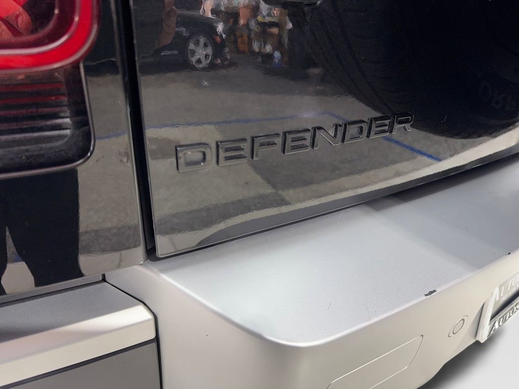 Used 2025 Land Rover Defender 110 S image 21