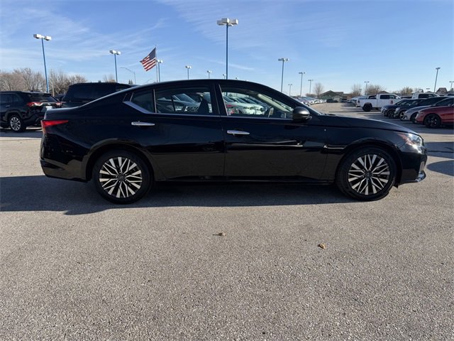 Used 2024 Nissan Altima 2.5 SV image 11