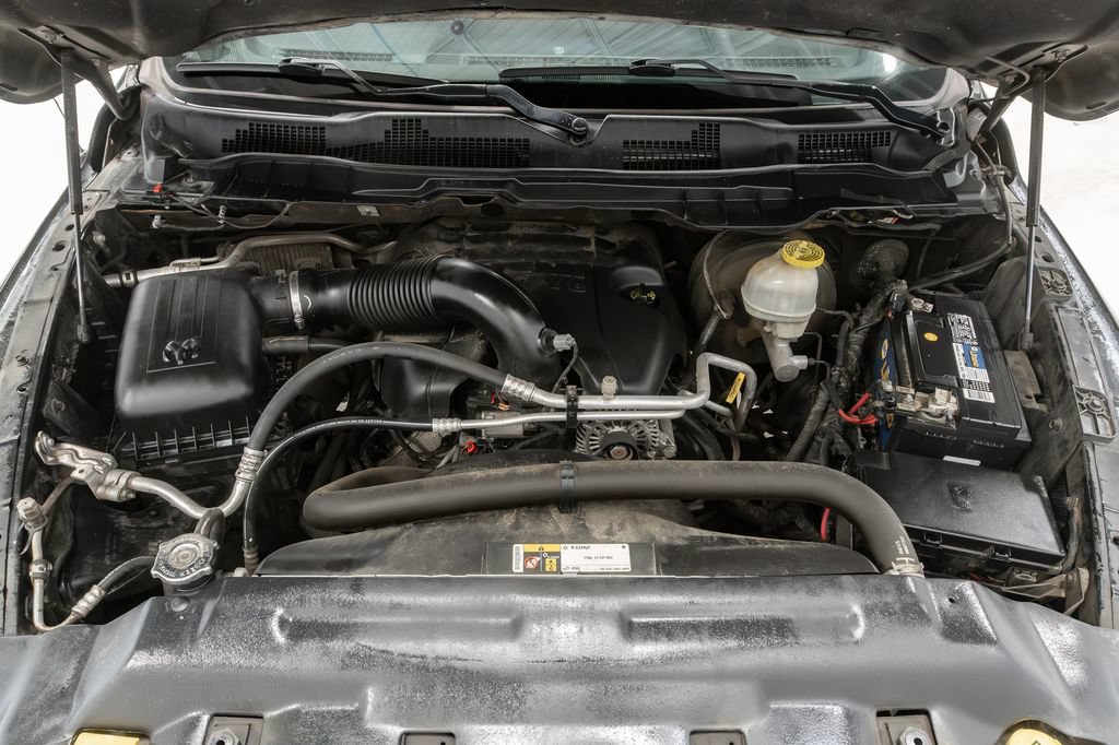 Used 2018 RAM 1500 Laramie AWD/4WD image 3