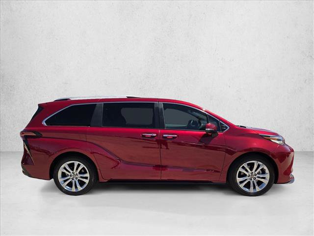 Certified 2023 Toyota Sienna Platinum FWD image 4