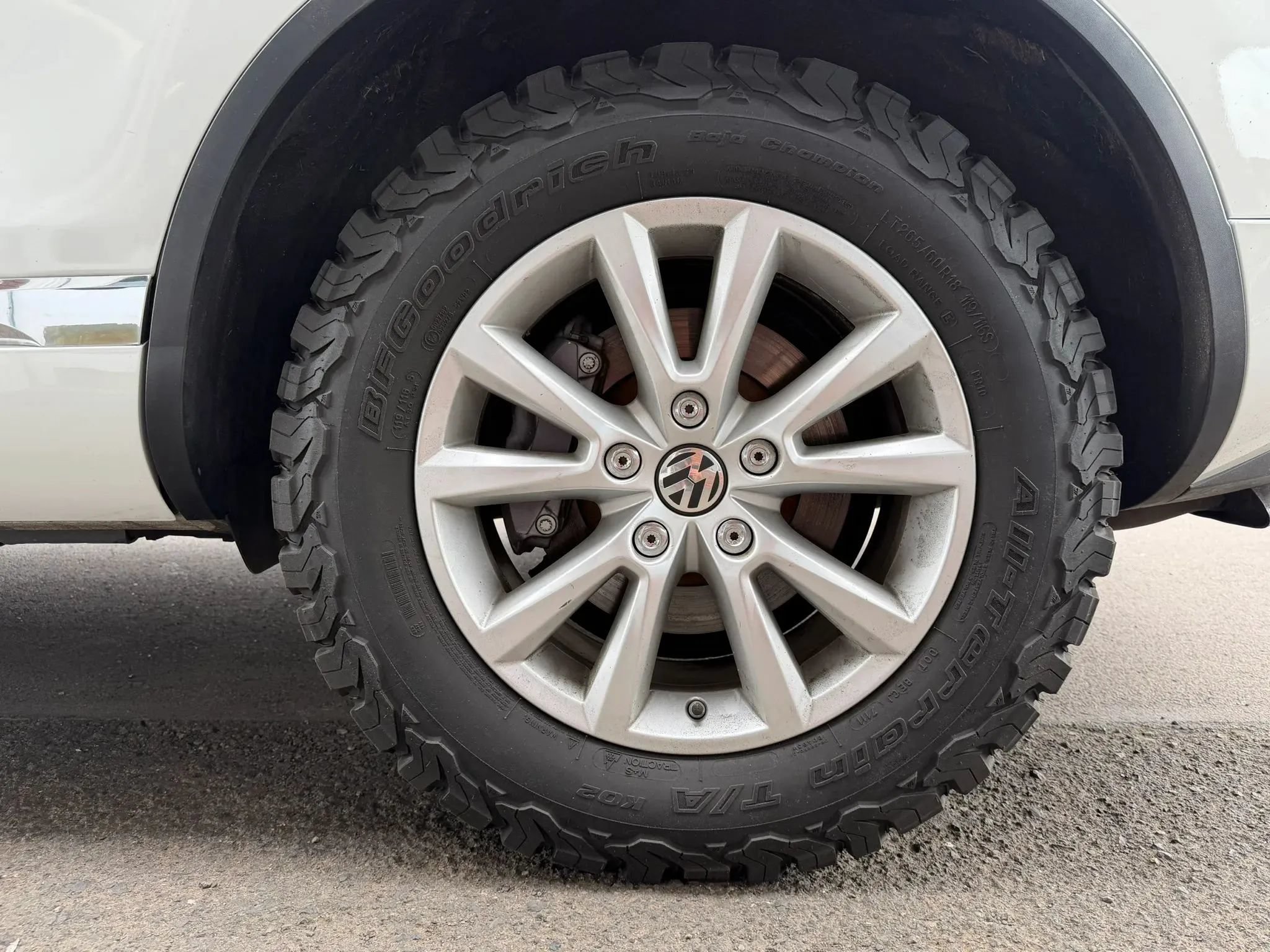 Used 2013 Volkswagen Touareg Sport AWD/4WD image 16