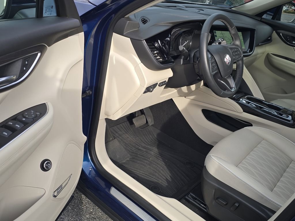 Certified 2023 Buick Envision Avenir image 4