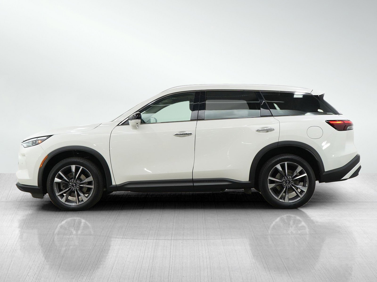 Used 2024 INFINITI QX60 Luxe AWD/4WD image 2