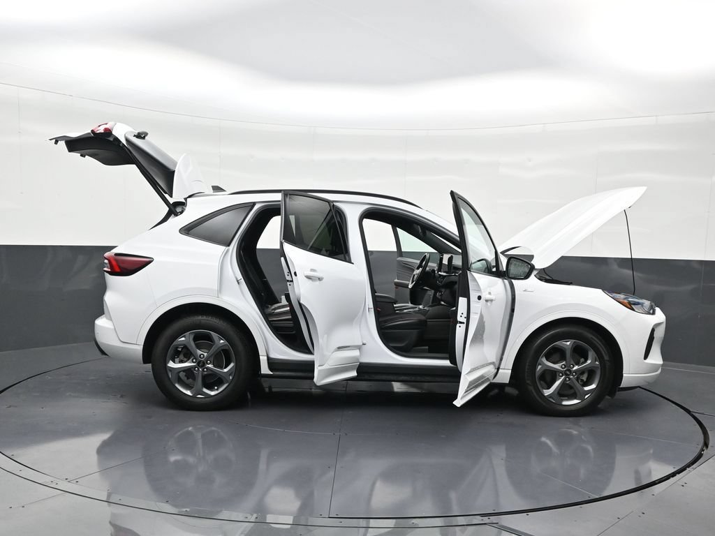 Used 2023 Ford Escape ST-Line w/ Tech Pack #1 FWD image 32