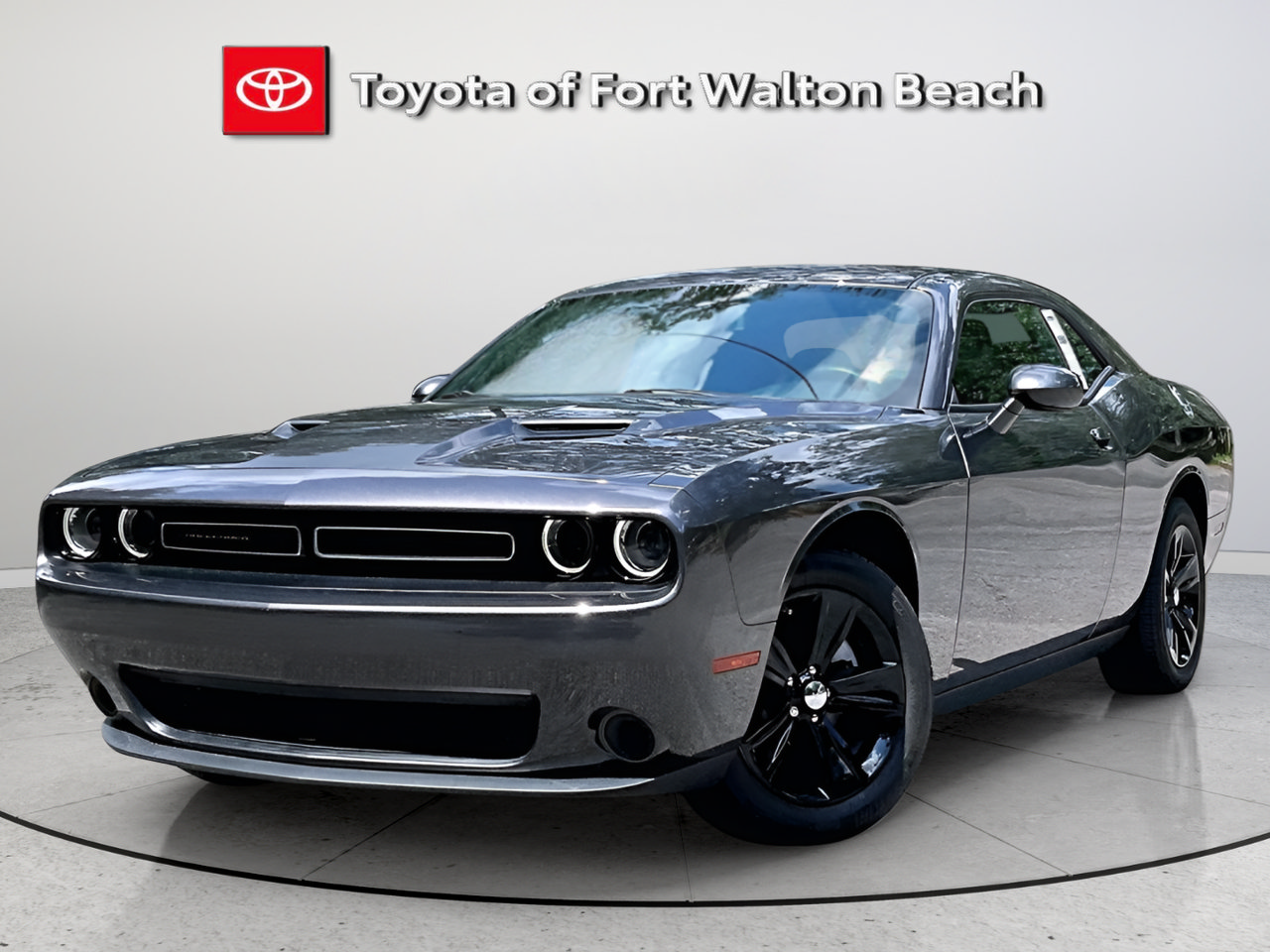 Used 2023 Dodge Challenger SXT RWD image 1