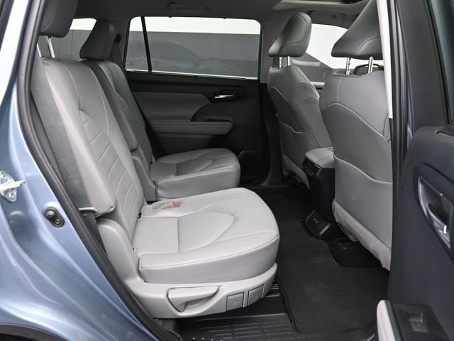 Used 2021 Toyota Highlander XLE FWD image 42