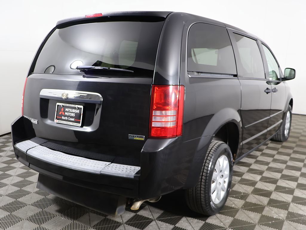 Used 2008 Chrysler Town & Country LX image 5