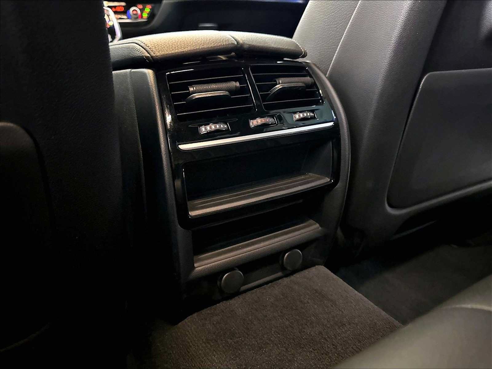 Used 2019 BMW 530e w/ M Sport Package RWD image 29