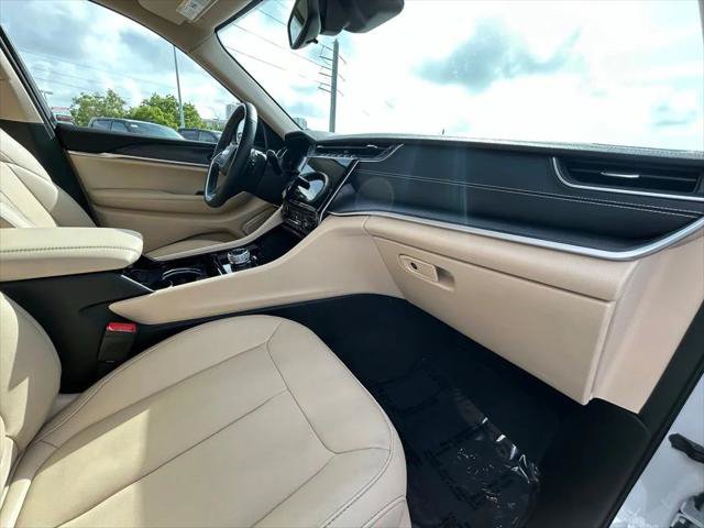 Certified 2022 Jeep Grand Cherokee L Limited RWD image 33