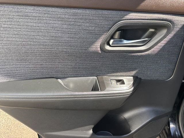 Used 2023 Nissan Rogue SV image 29