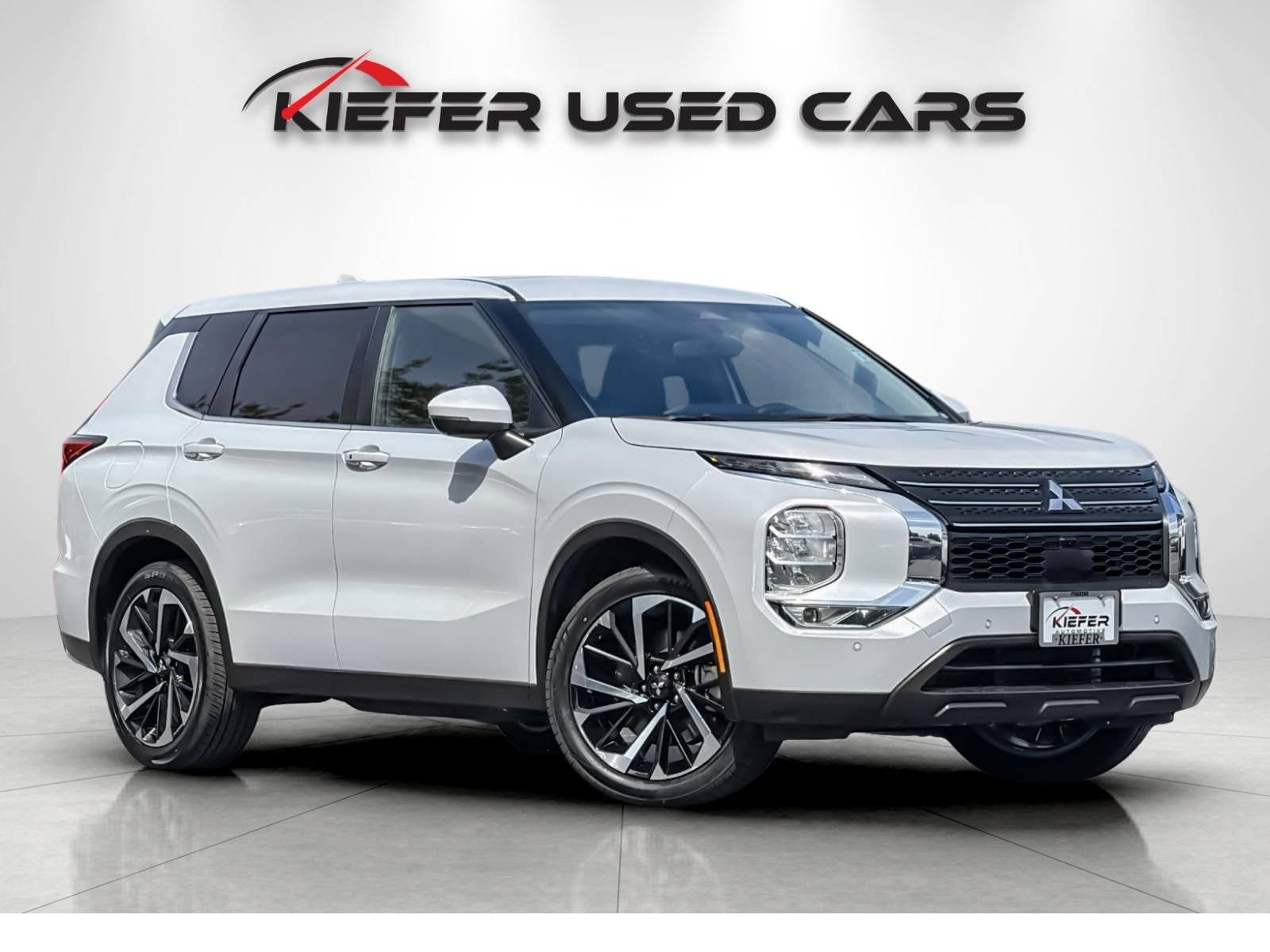 Used 2024 Mitsubishi Outlander SE FWD image 2