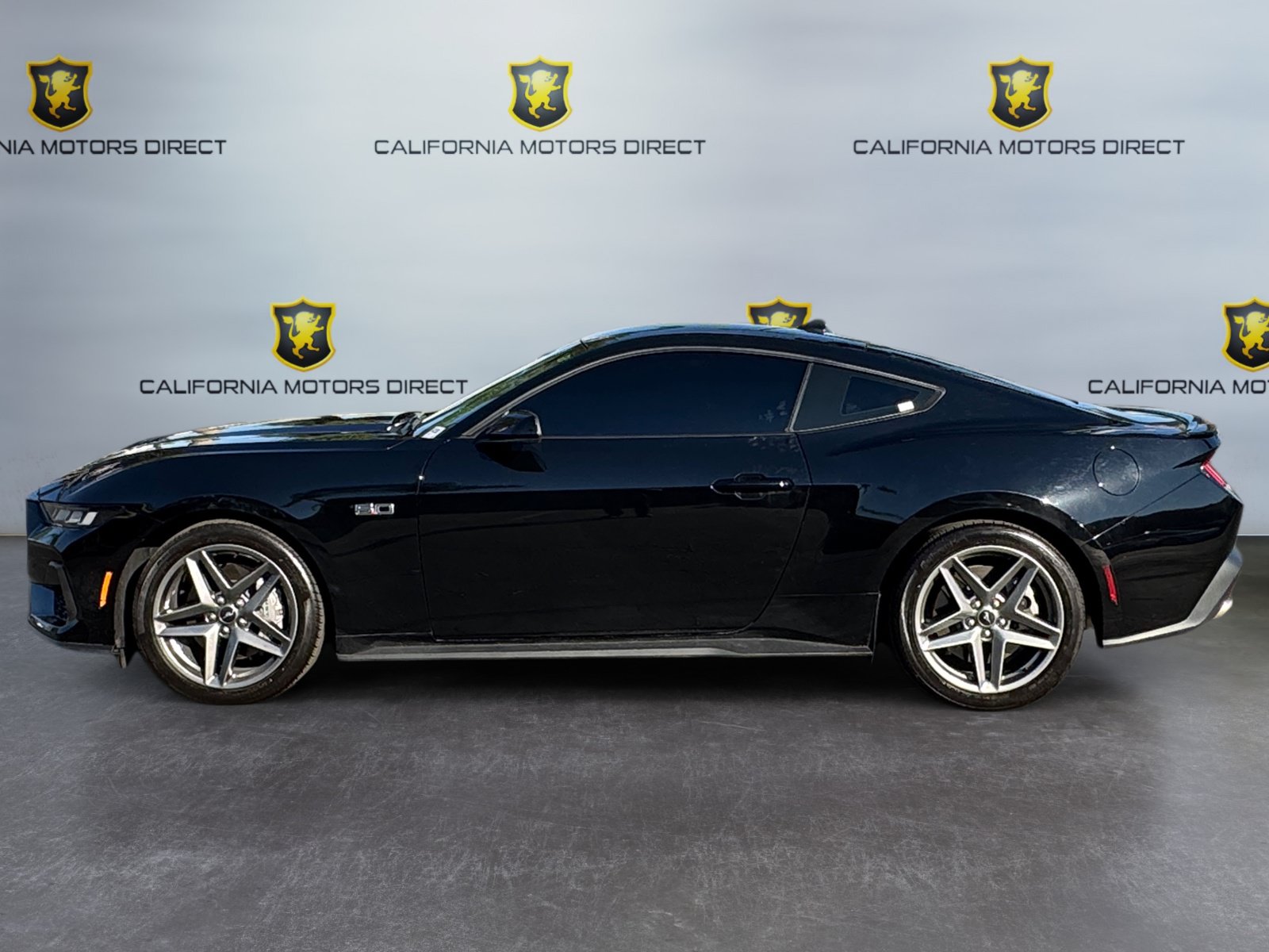 Used 2024 Ford Mustang GT RWD image 2