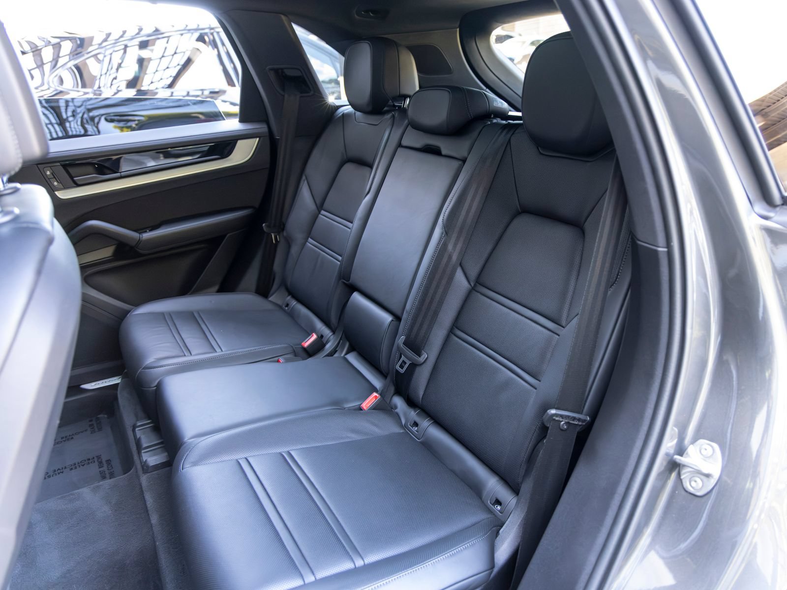 Certified 2024 Porsche Cayenne S AWD/4WD image 49