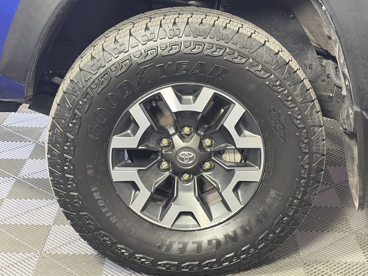 Used 2023 Toyota Tacoma TRD Off-Road AWD/4WD image 10