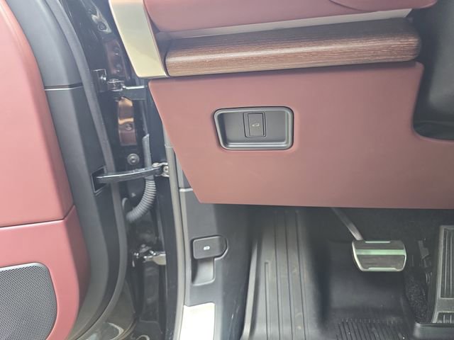 Used 2025 Land Rover Range Rover SE image 26