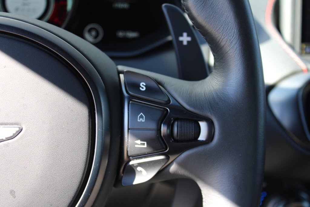 Used 2020 Aston Martin V8 Vantage Coupe image 23