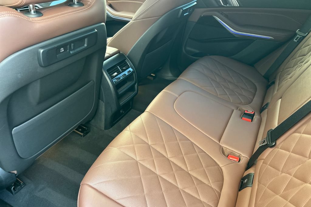 Used 2023 BMW X5 sDrive40i w/ M Sport Package RWD image 12