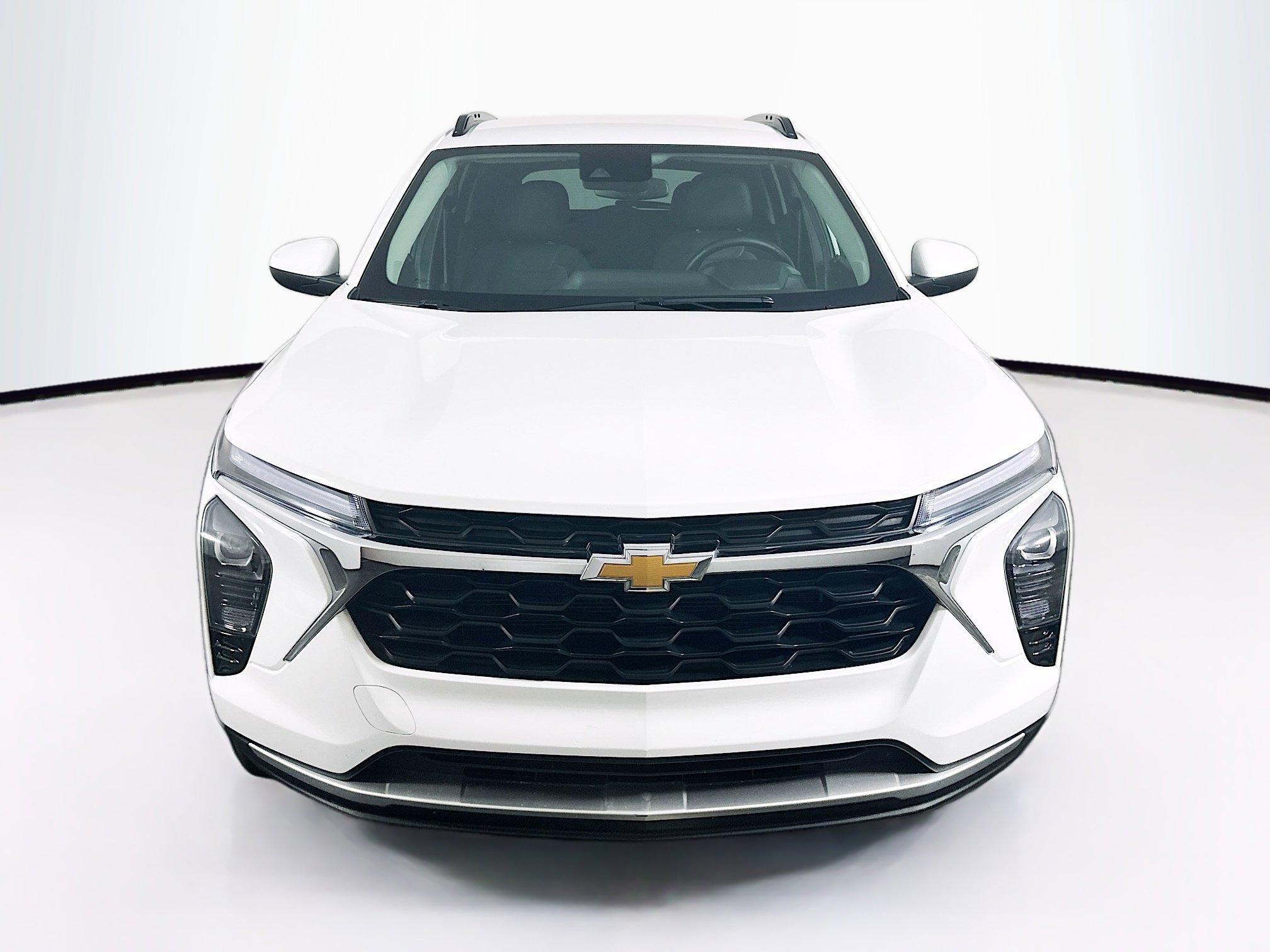 Used 2025 Chevrolet Trax LT w/ LT Convenience Package FWD image 2