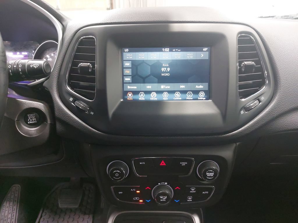 Used 2019 Jeep Compass Latitude w/ Cold Weather Group AWD/4WD image 19
