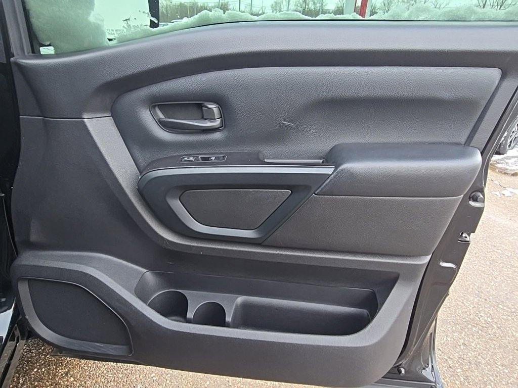 Used 2019 Nissan Titan S image 21