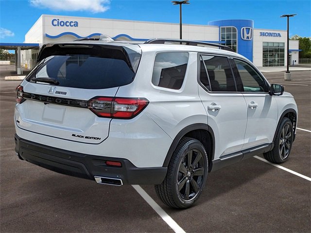 New 2025 Honda Pilot Black Edition image 4