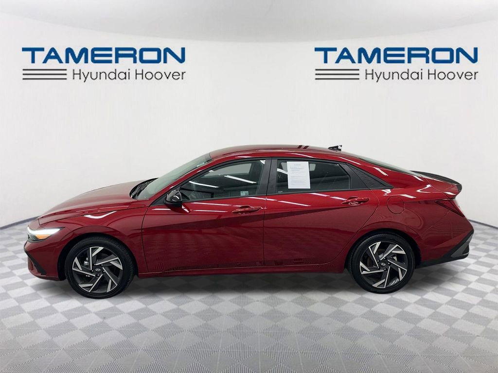 Used 2025 Hyundai Elantra SEL FWD image 2