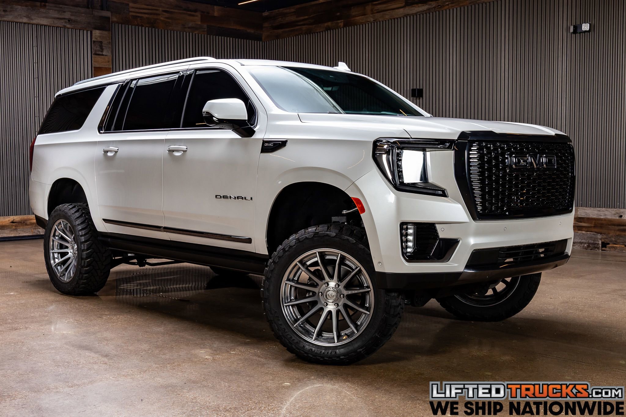 Used 2023 GMC Yukon XL Denali Ultimate image 1