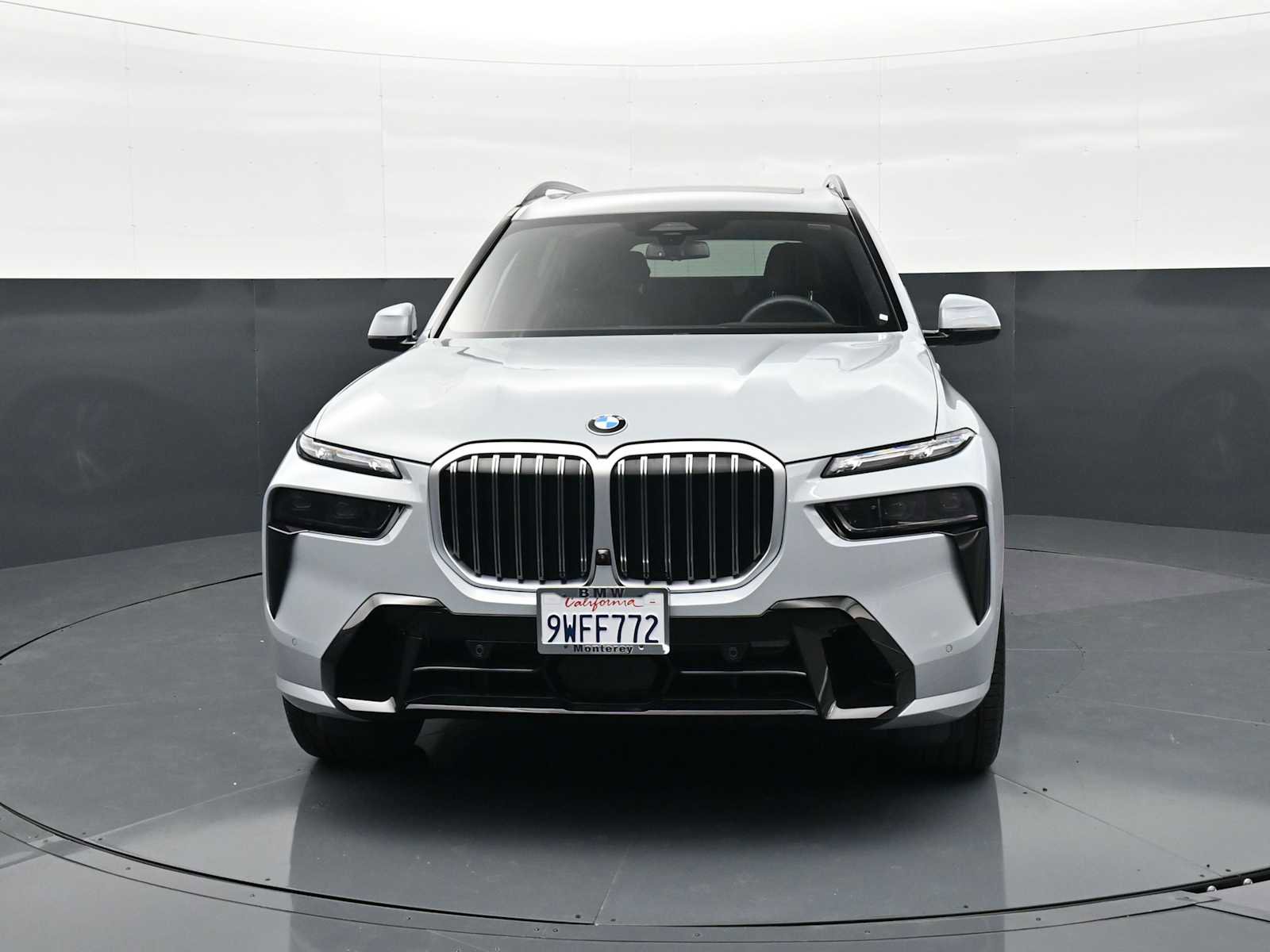 Used 2026 BMW X7 xDrive40i w/ Executive Package image 2