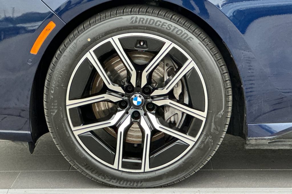 Used 2023 BMW i7 xDrive60 AWD/4WD image 32