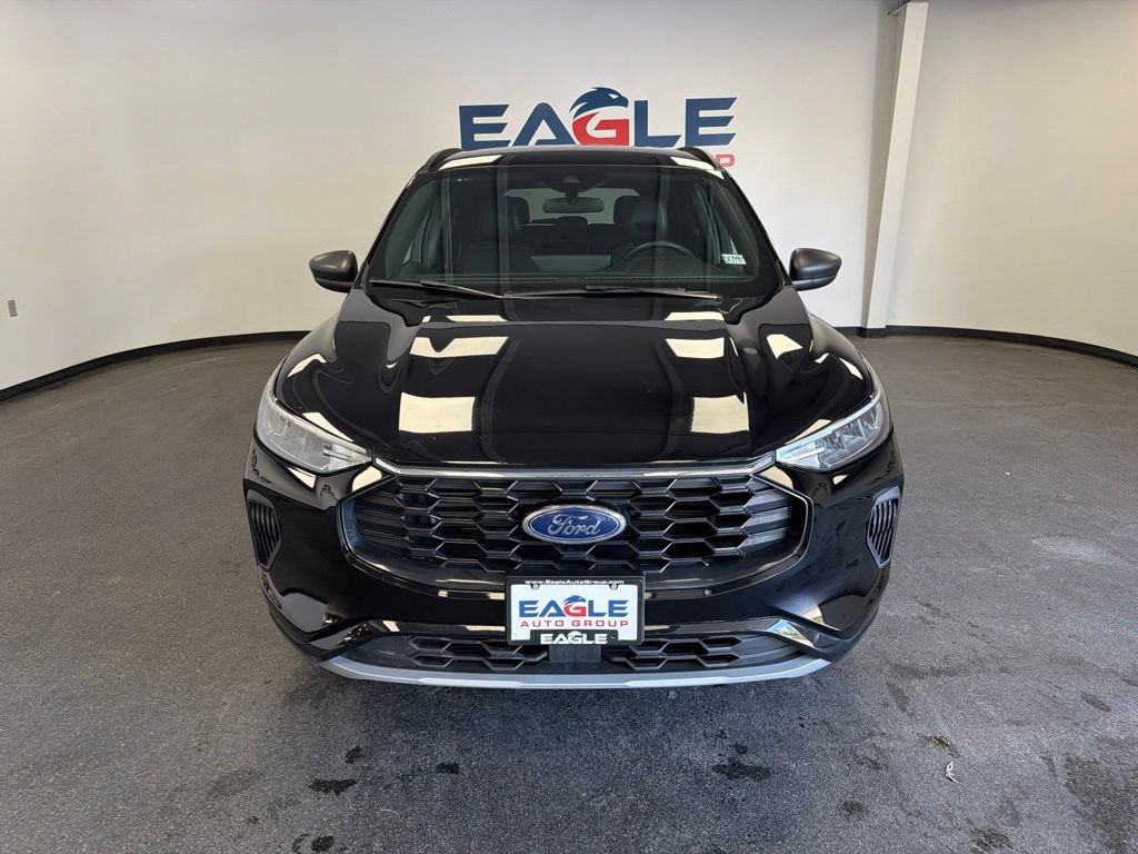 Used 2023 Ford Escape ST-Line w/ Tech Pack #1 AWD/4WD image 2