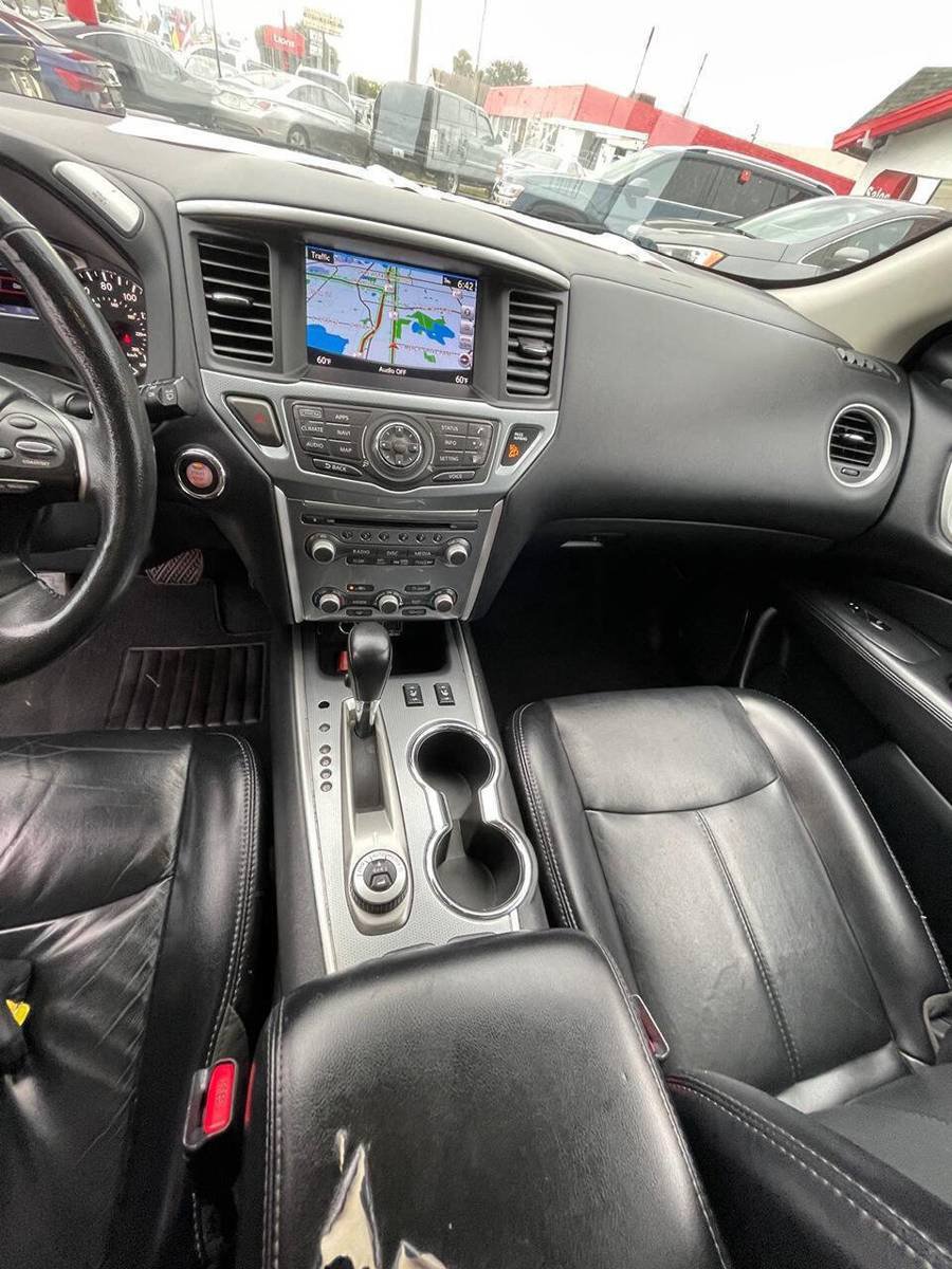 Used 2019 Nissan Pathfinder SL AWD/4WD image 8