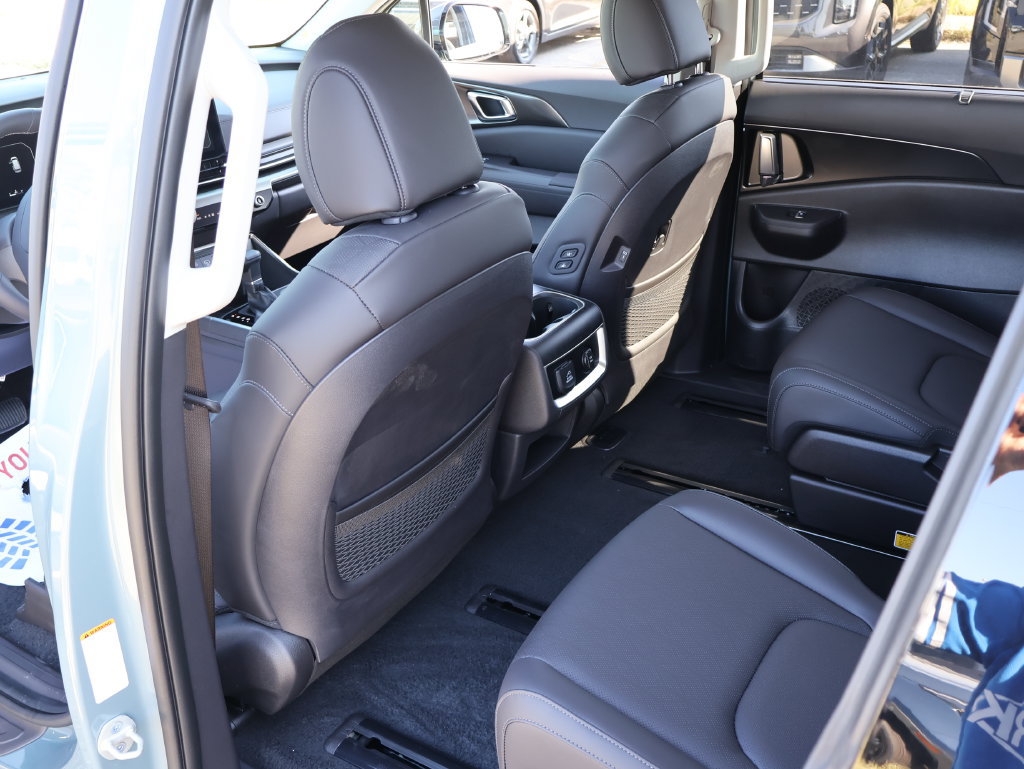 New 2027 Kia Carnival SX FWD image 13