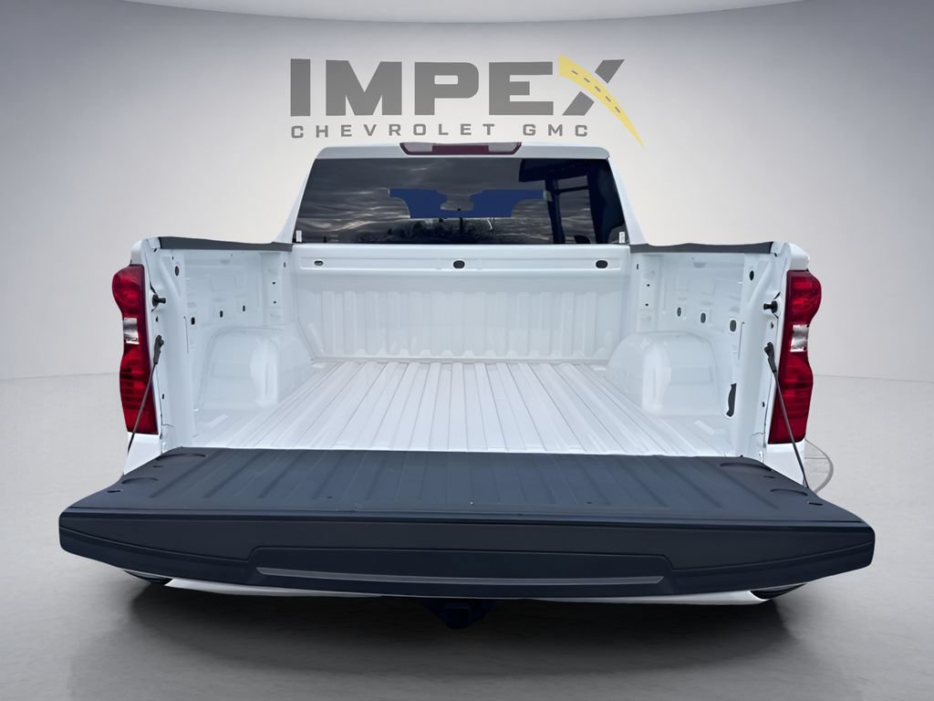 Used 2025 Chevrolet Silverado 1500 Custom w/ Turbomax Blackout Package AWD/4WD image 9