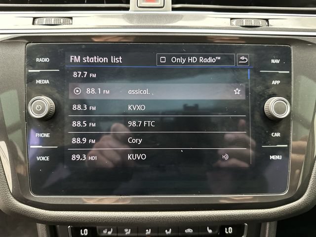 Used 2018 Volkswagen Tiguan SEL Premium w/ 3rd Row Seat Package AWD/4WD image 16