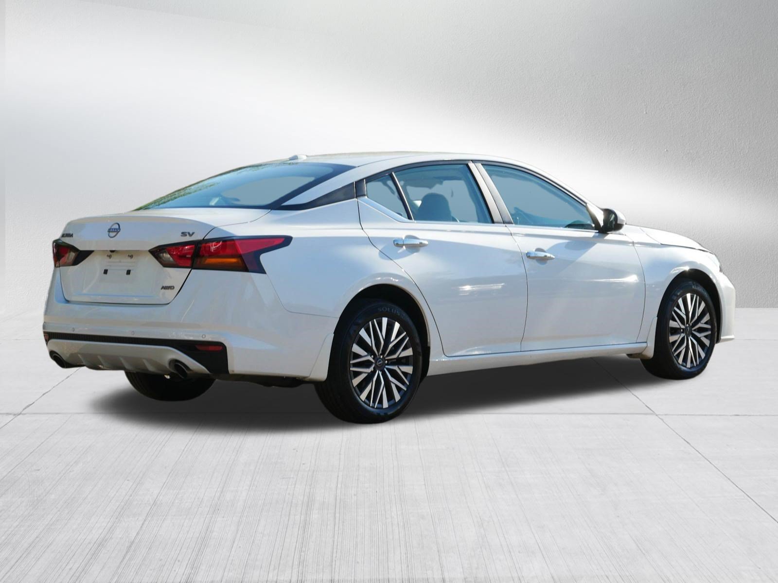 Certified 2024 Nissan Altima 2.5 SV w/ SV Premium Package AWD/4WD image 7