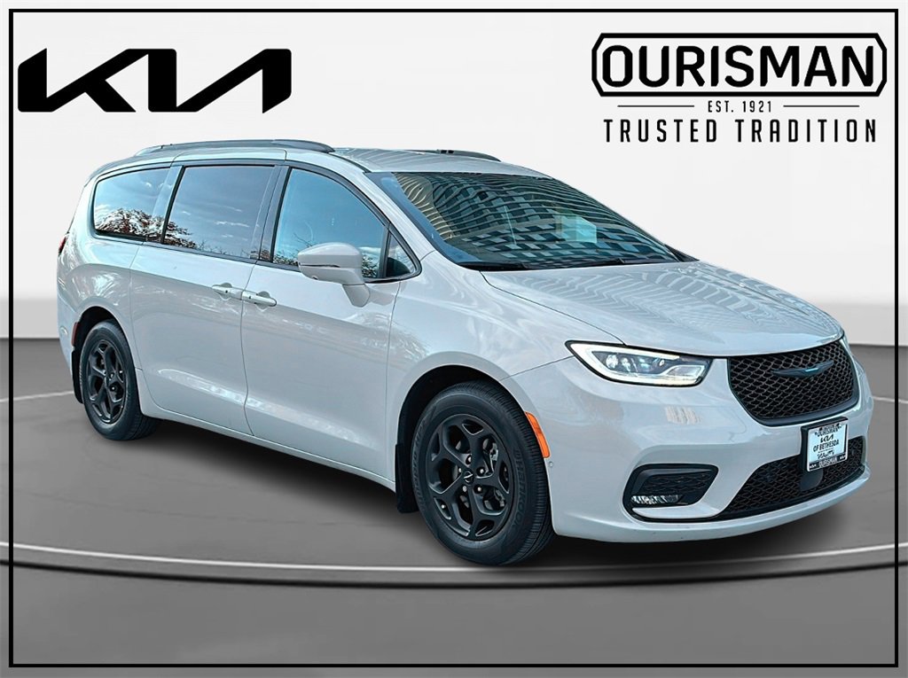 Used 2021 Chrysler Pacifica Limited w/ Uconnect Theater Family Group