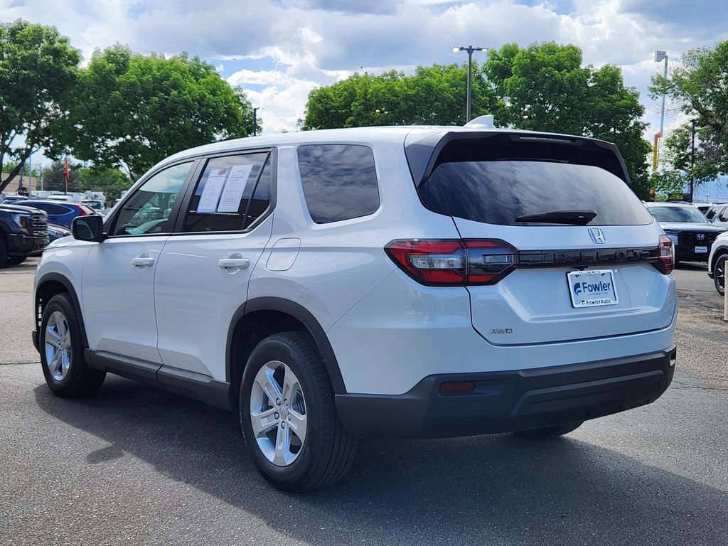 Used 2023 Honda Pilot LX image 5