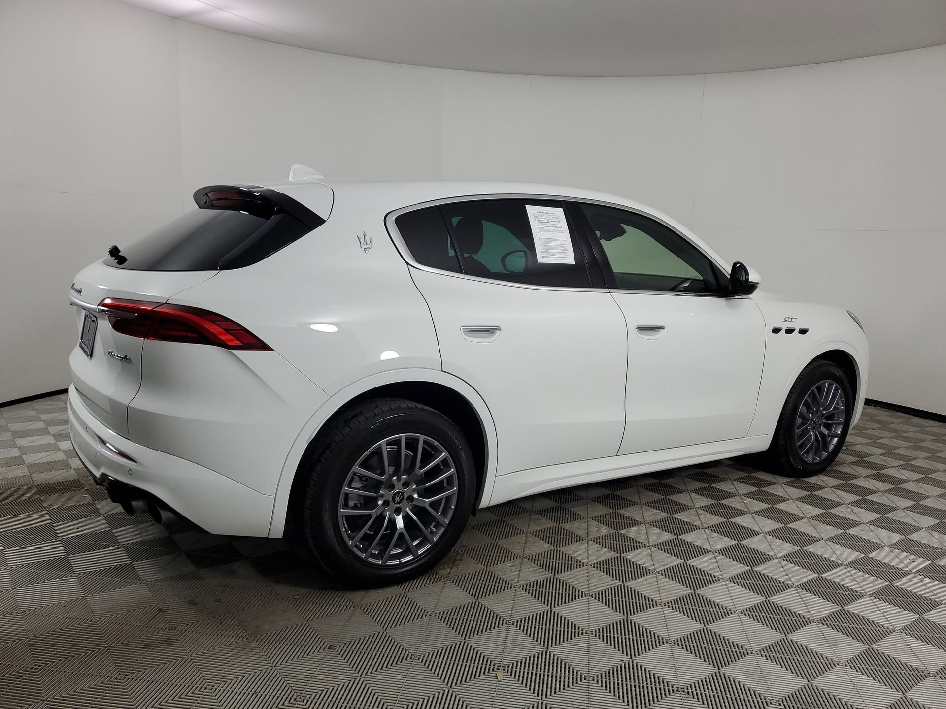 Used 2024 Maserati Grecale GT image 11