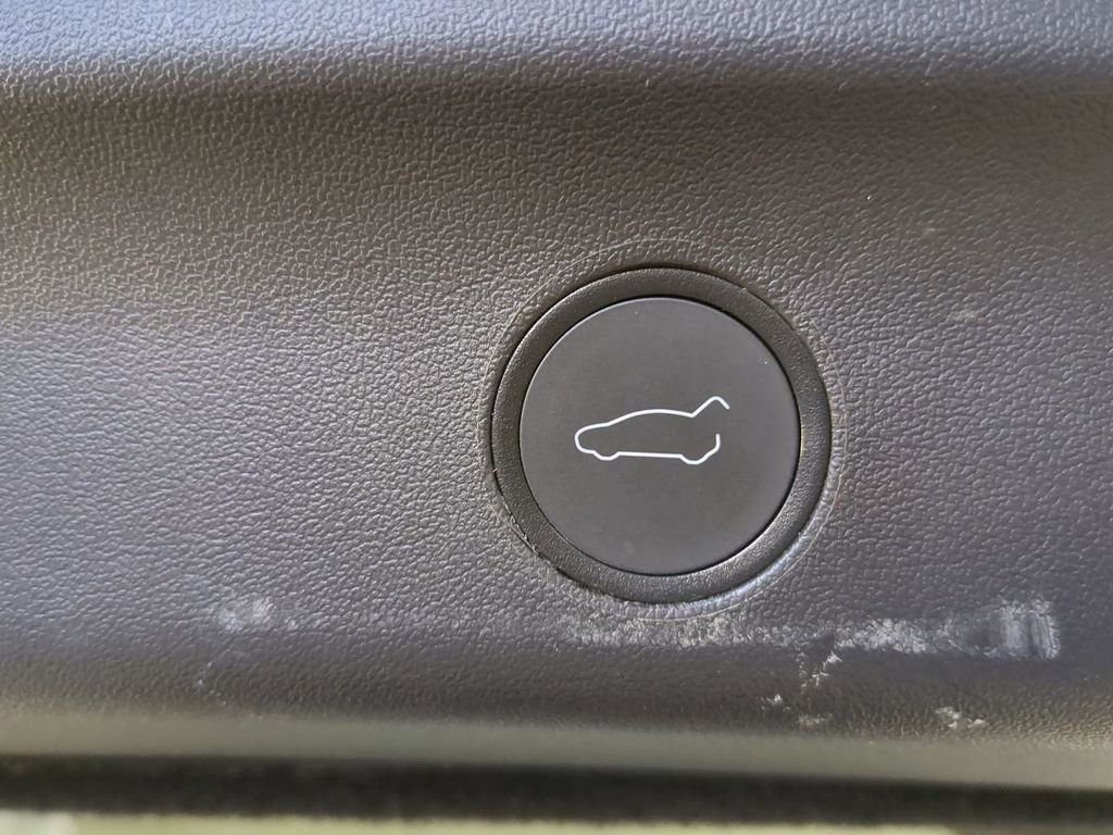 Used 2020 Tesla Model Y Long Range image 15