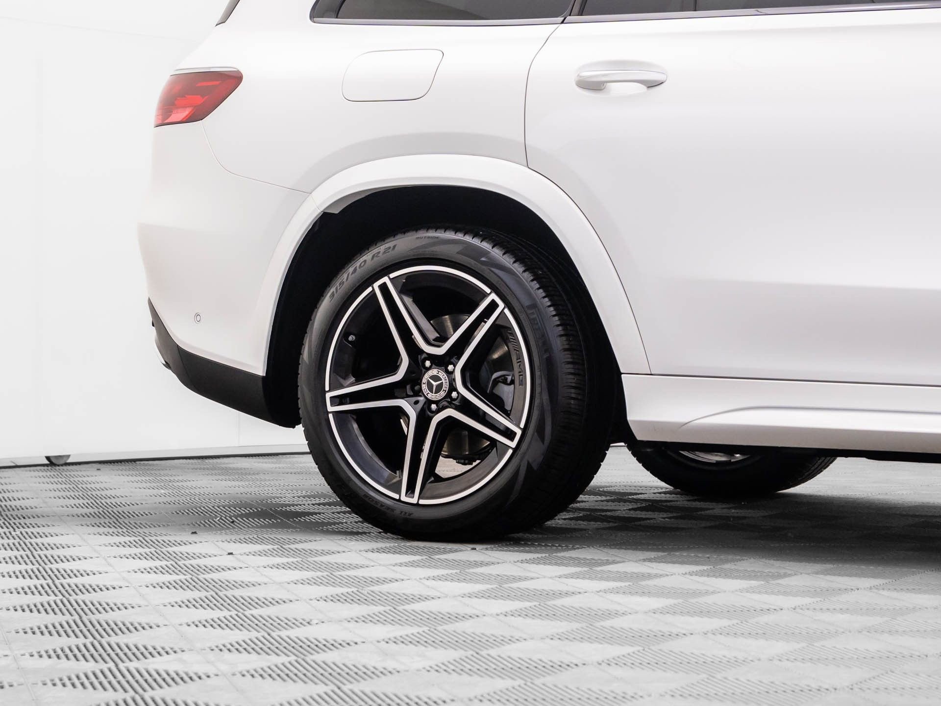 Used 2025 Mercedes-Benz GLS 450 4MATIC image 36