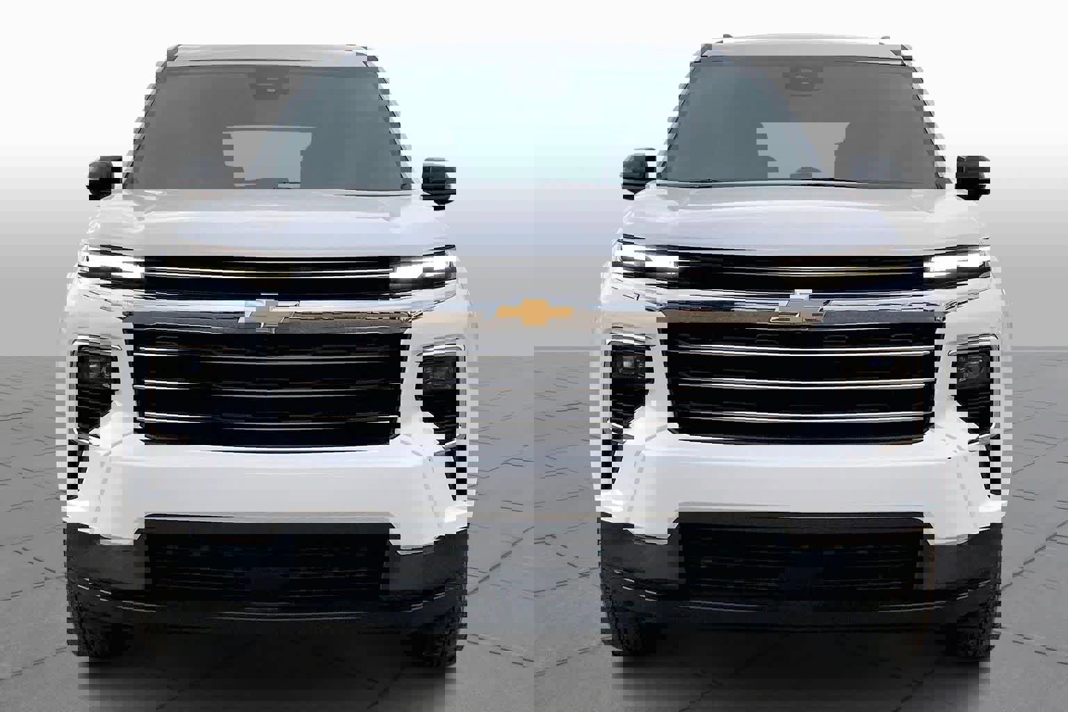 Used 2025 Chevrolet Traverse LT image 3