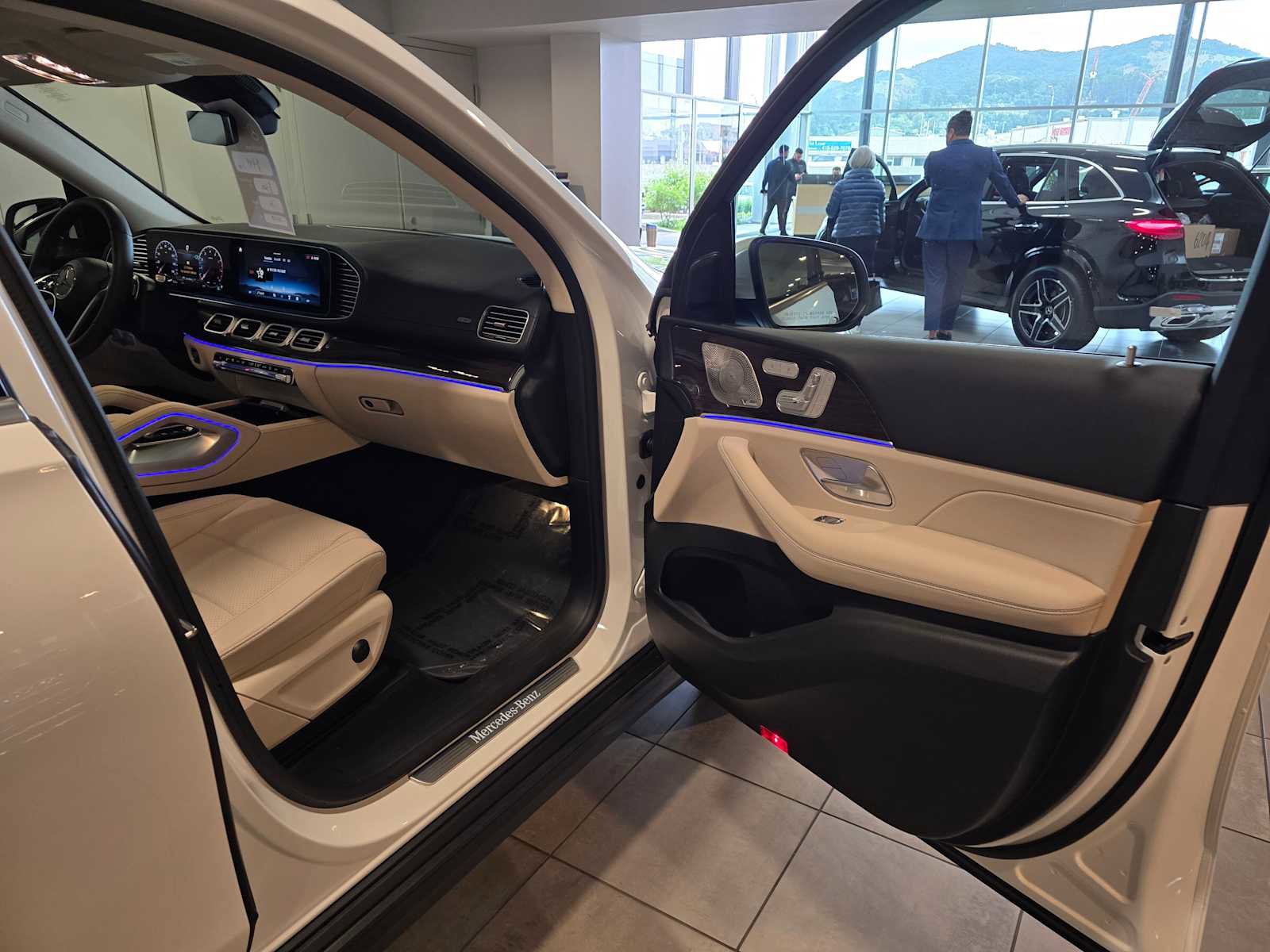 Used 2026 Mercedes-Benz GLS 450 4MATIC image 12