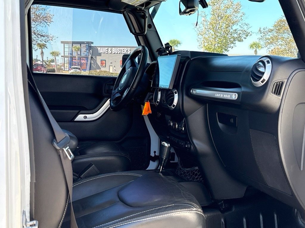 Used 2014 Jeep Wrangler Unlimited Sahara w/ Max Tow Package AWD/4WD image 19