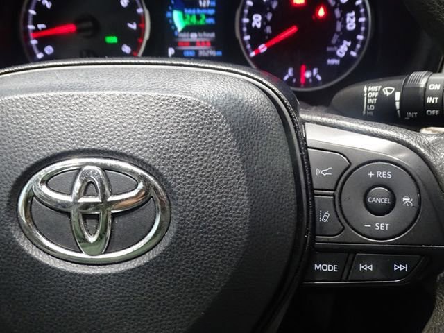 Used 2021 Toyota RAV4 XLE image 22