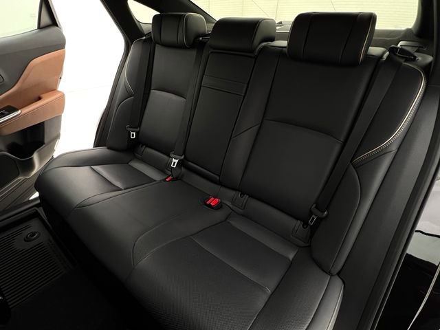 Used 2025 Toyota Crown Limited image 18