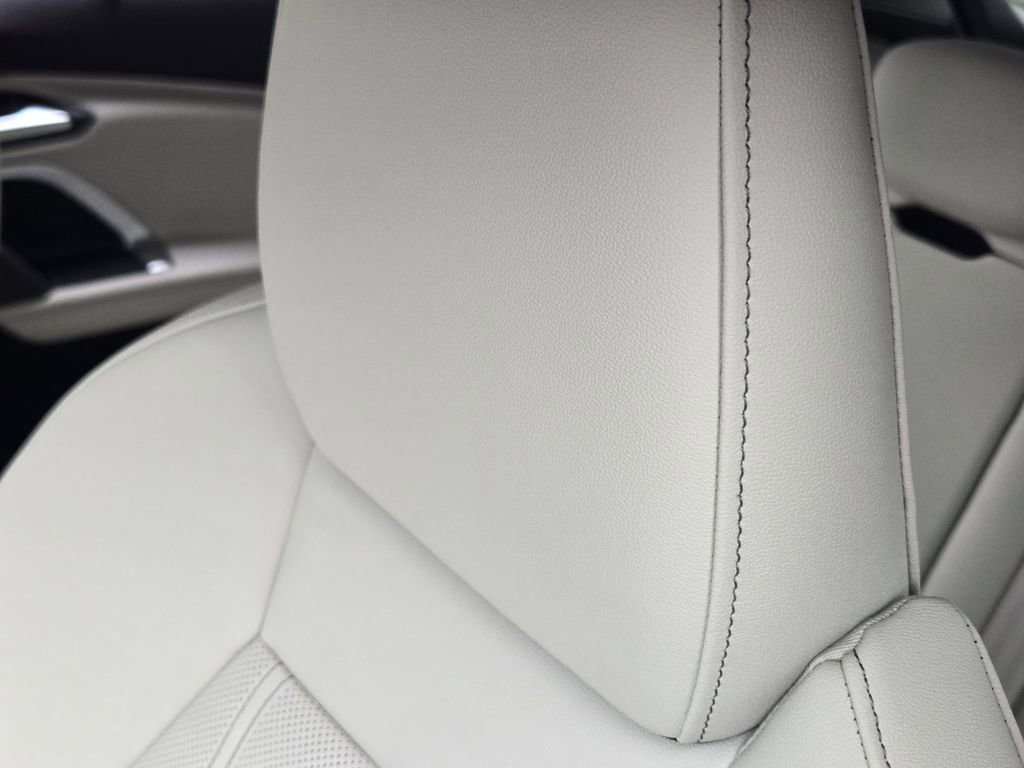 New 2025 Audi Q5 Prestige image 17