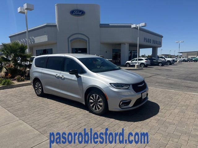 Used 2024 Chrysler Pacifica Limited FWD image 1